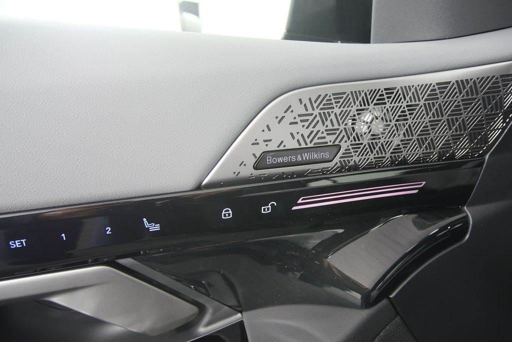 Thumbnail: 2026 BMW 5 Series - 10