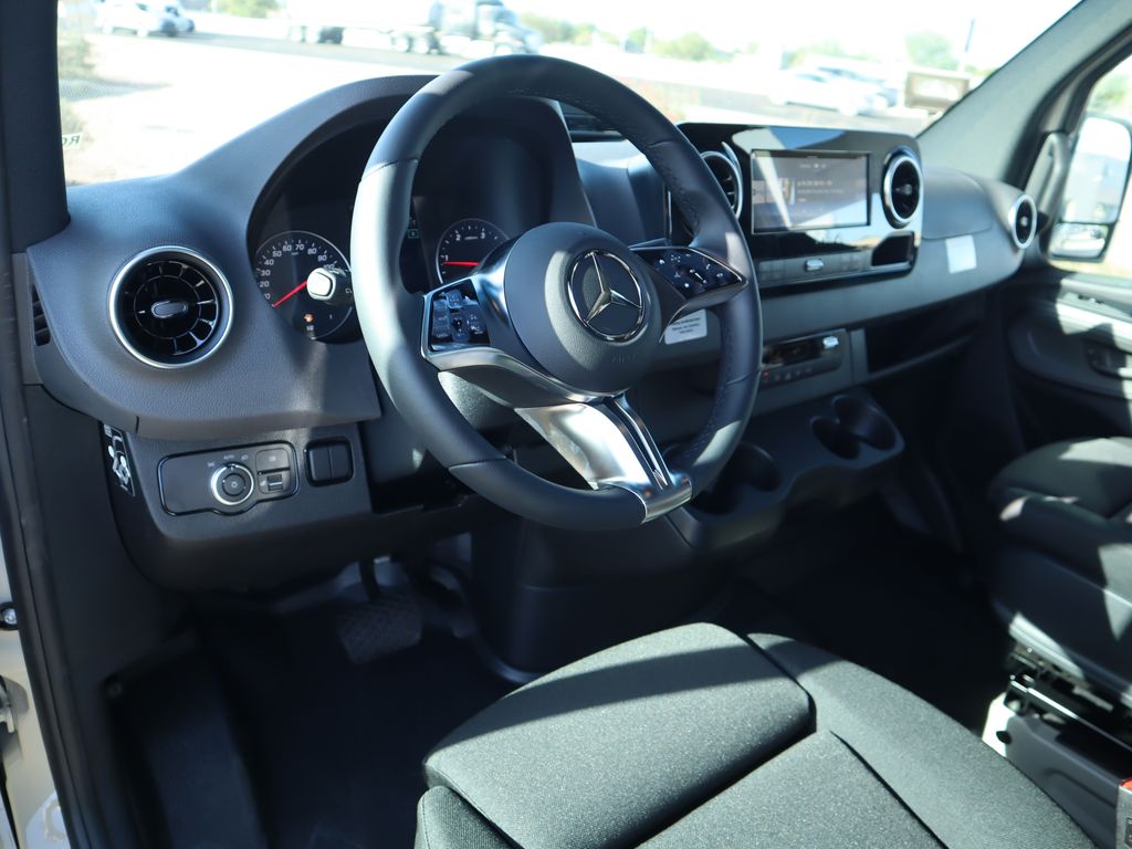Thumbnail: 2025 Mercedes-Benz Sprinter - 8