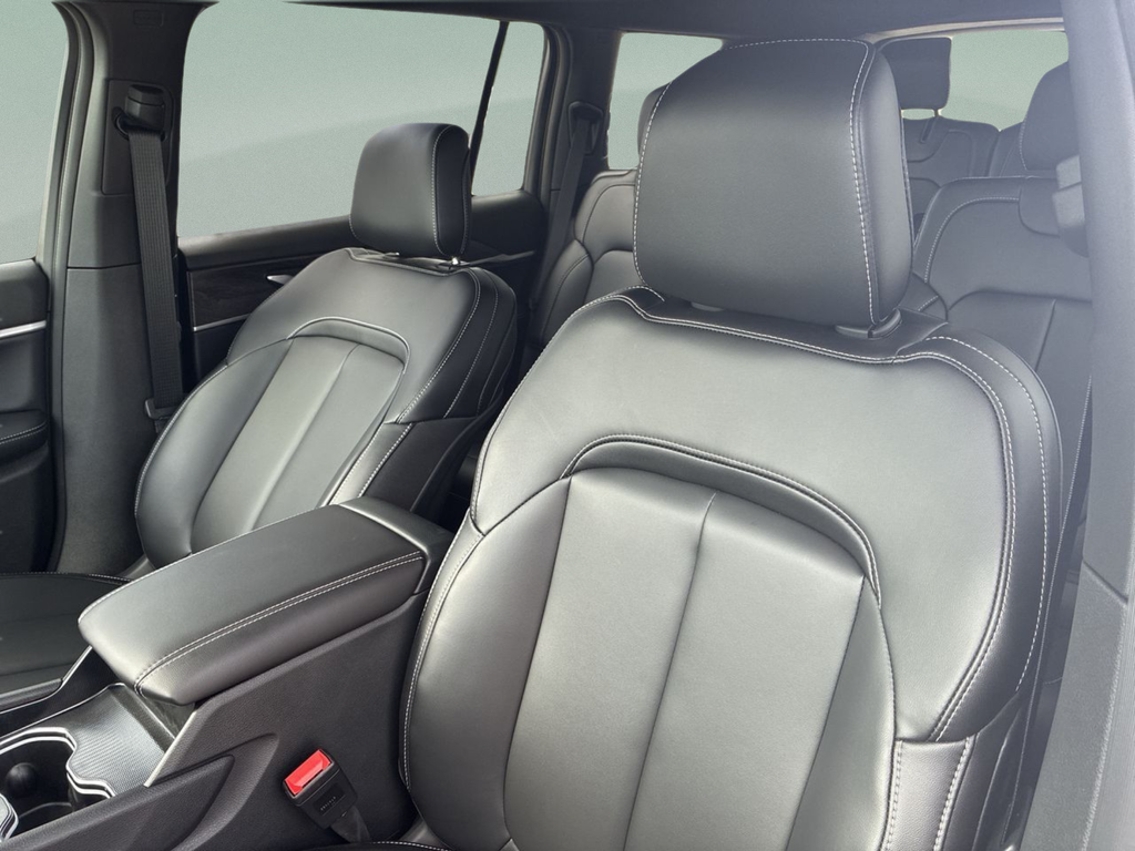 New 2025 White Jeep Limited image 28