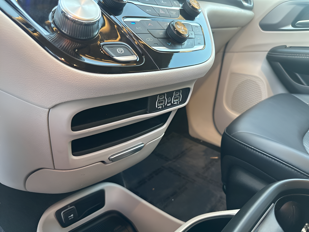 Used Car 2024 Chrysler Pacifica  Touring L For Sale Under $30,000 In Austin, Texas