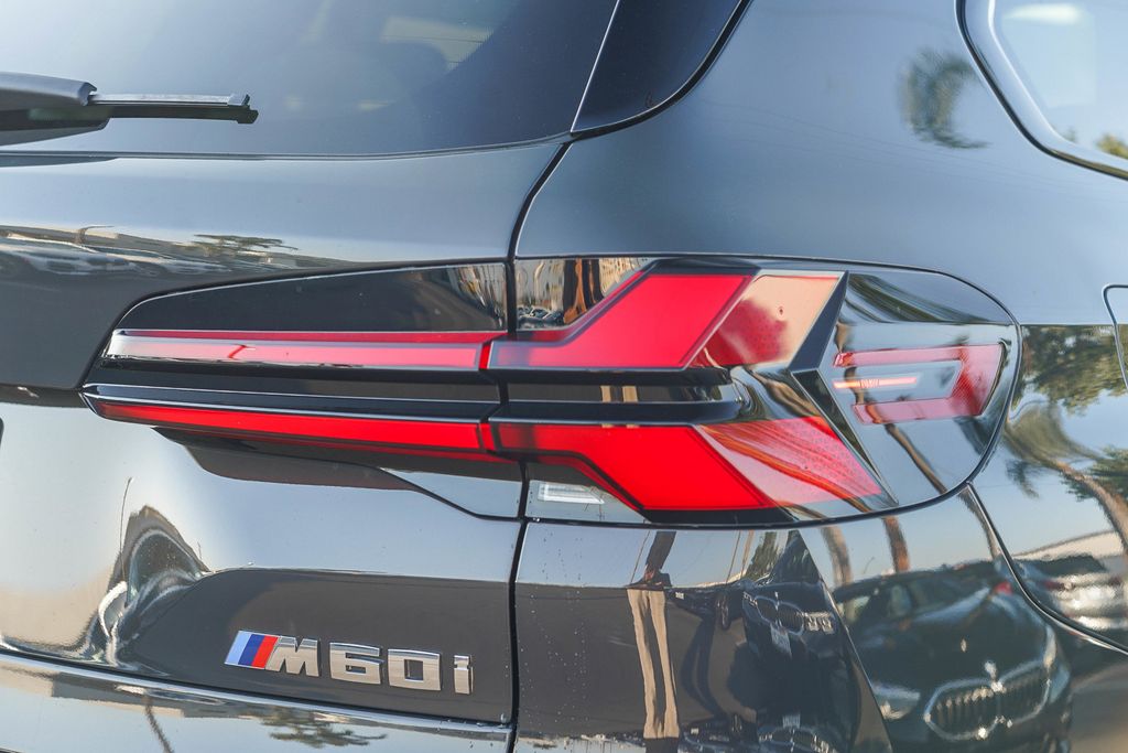 2025 BMW X5 M60i 9