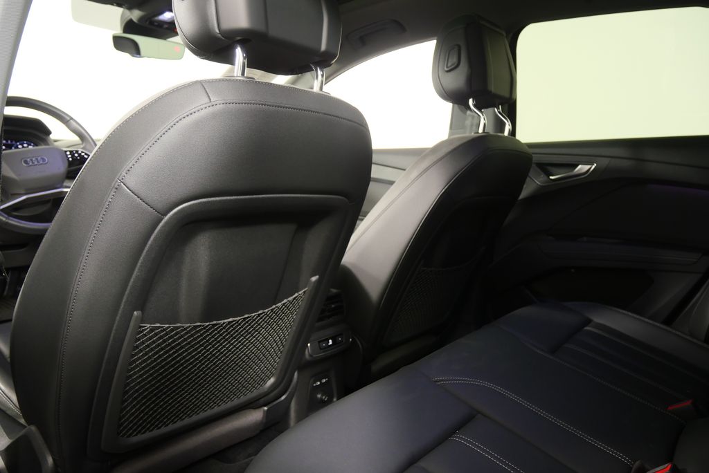 Thumbnail: 2022 Audi Q4 e-tron - 19