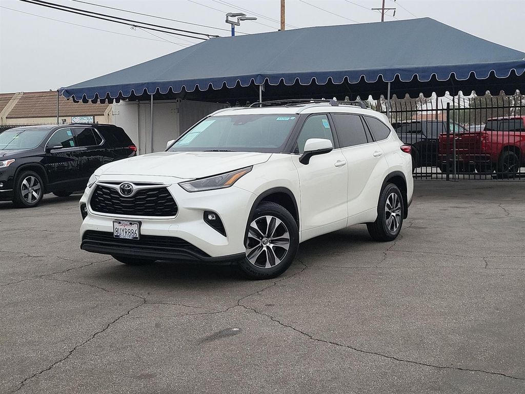 2021 Toyota Highlander XLE FWD