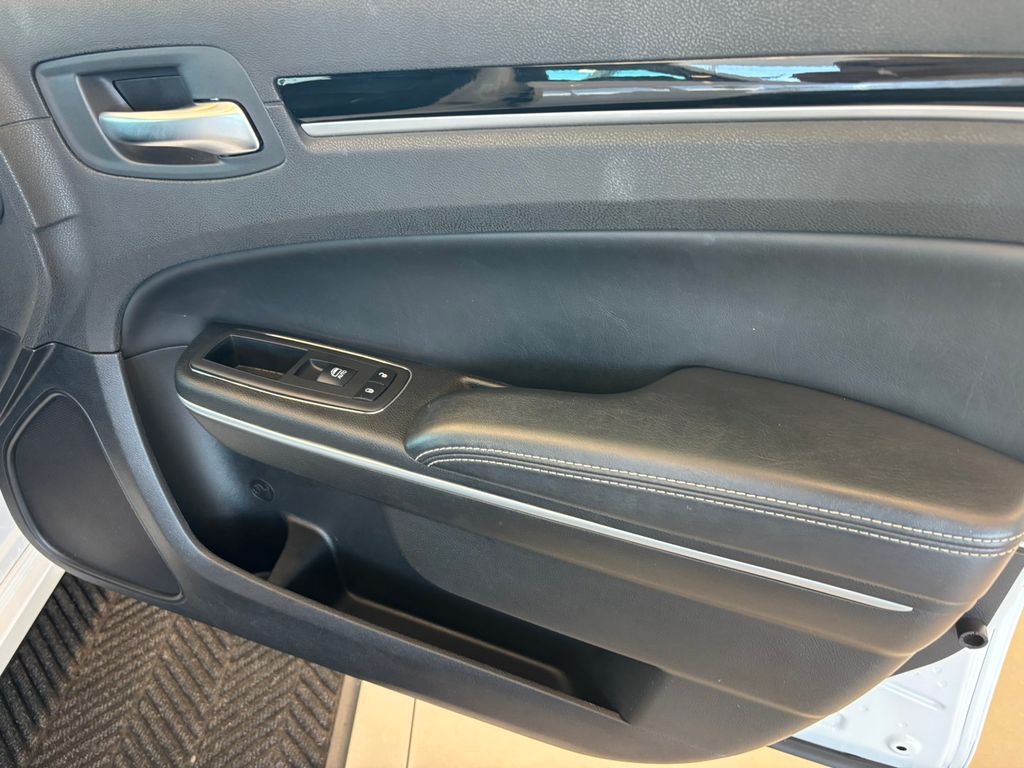 2023 Chrysler 300 S
