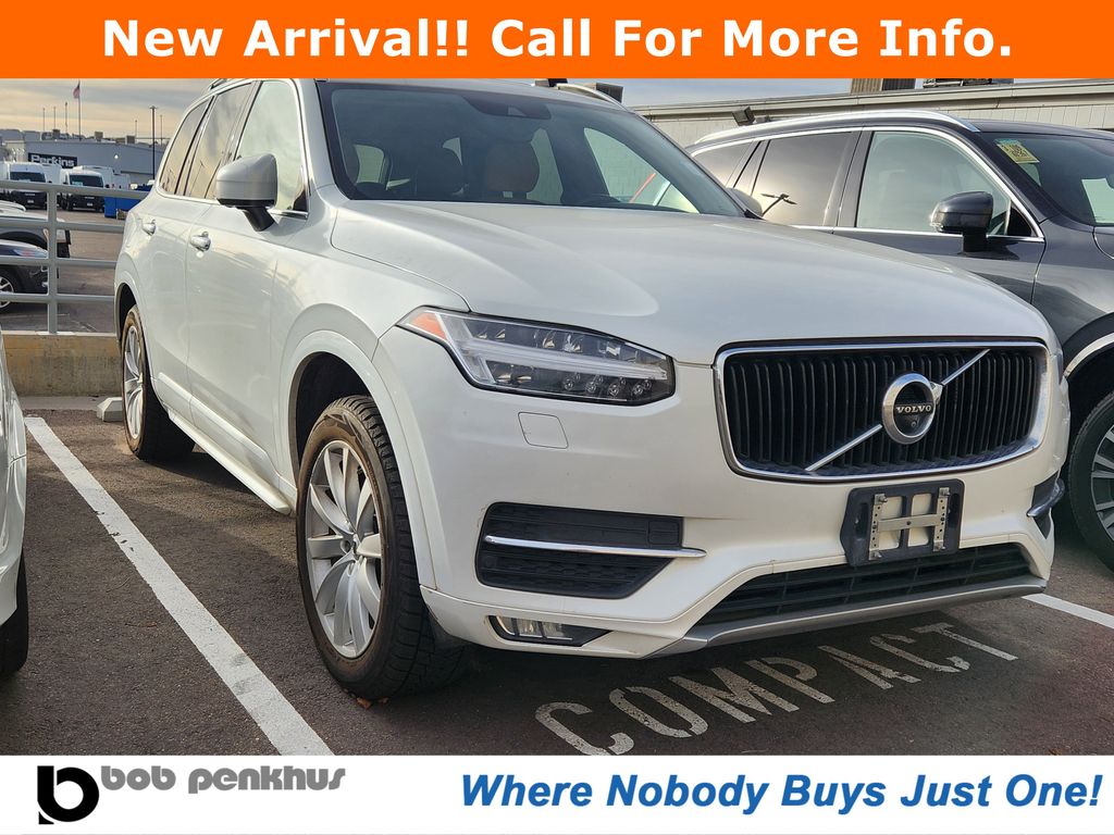 2016 Volvo XC90 T6 Momentum