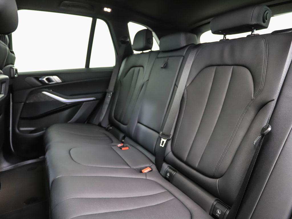 Thumbnail: 2022 BMW X5 - 22