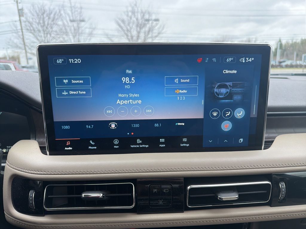 Certified Used 2023 White Lincoln Reserve image 8