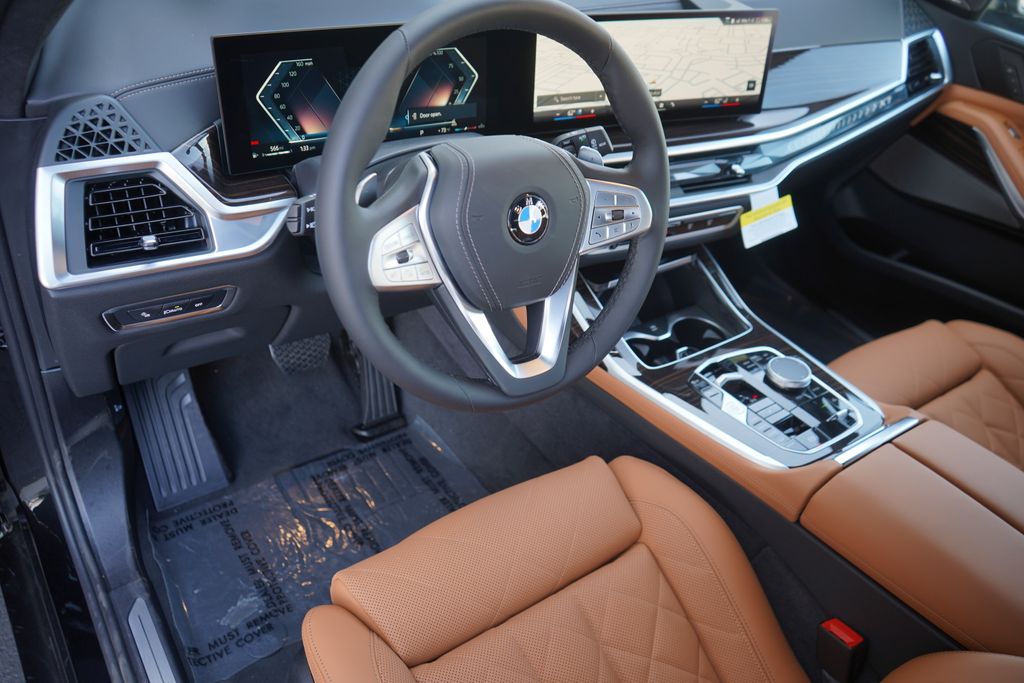 2025 BMW X7 xDrive40i 12