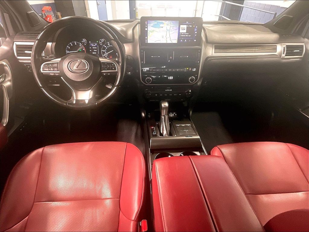 2022 Lexus GX — photo 22
