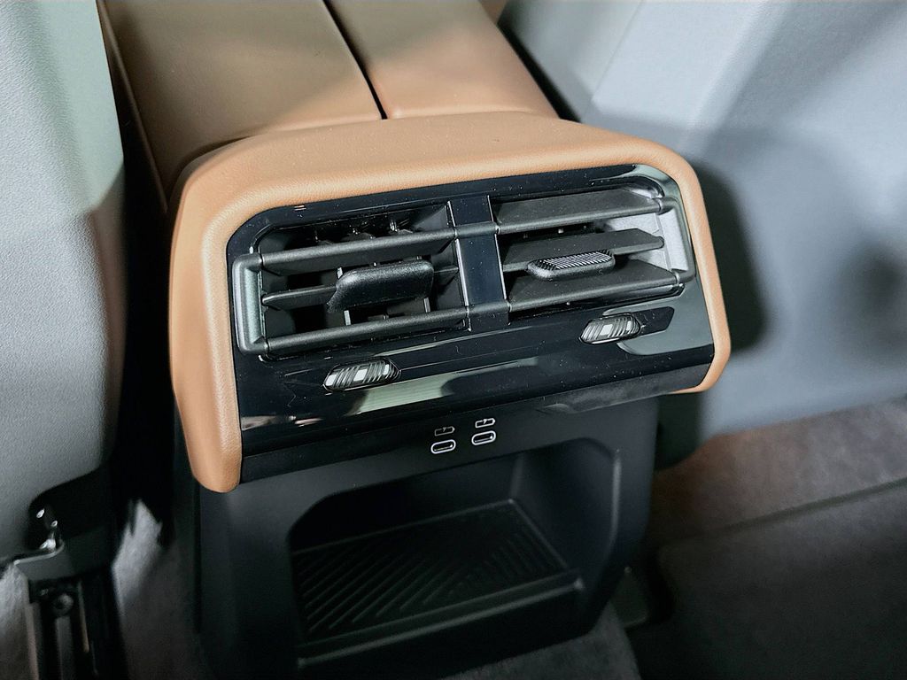 Thumbnail: 2025 BMW i5 - 18