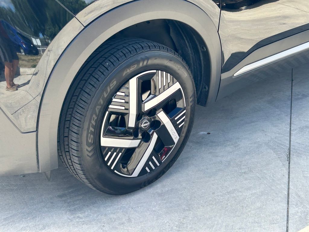 Used 2025 Nissan Kicks SUV