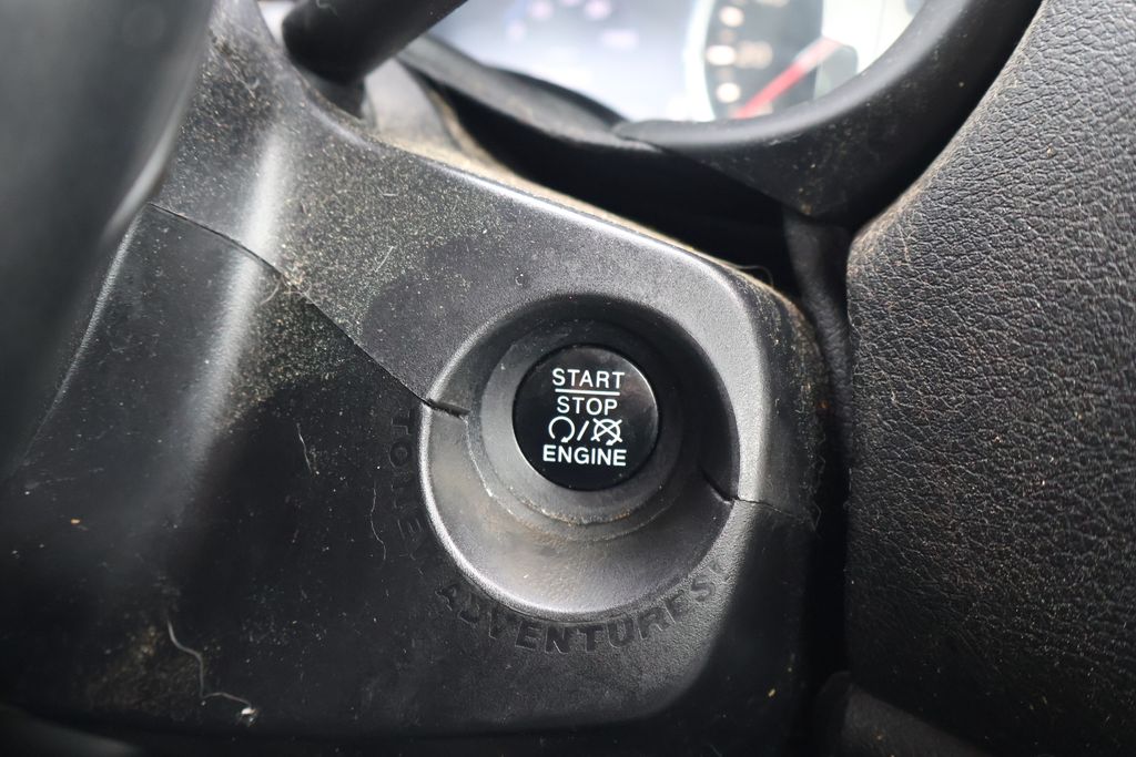 Thumbnail: 2016 Jeep Renegade - 29