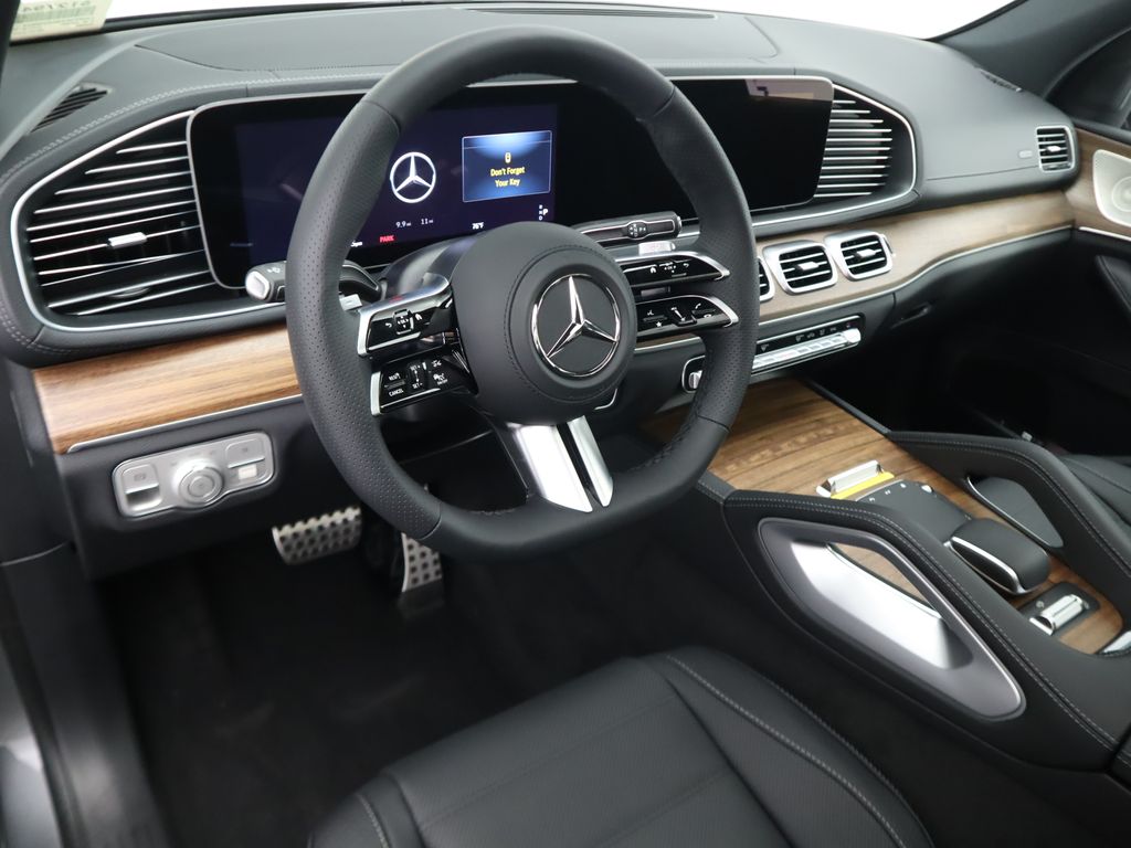 2025 Mercedes-Benz GLS 450 4MATIC 10