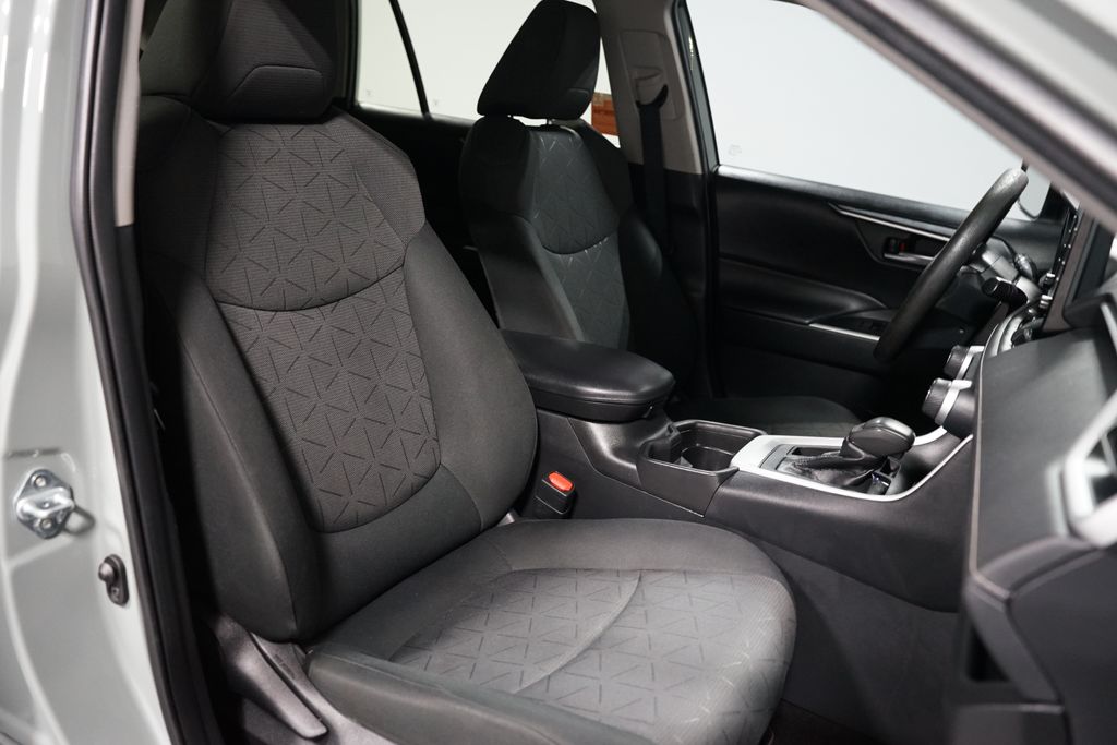 Thumbnail: 2021 Toyota RAV4 - 27