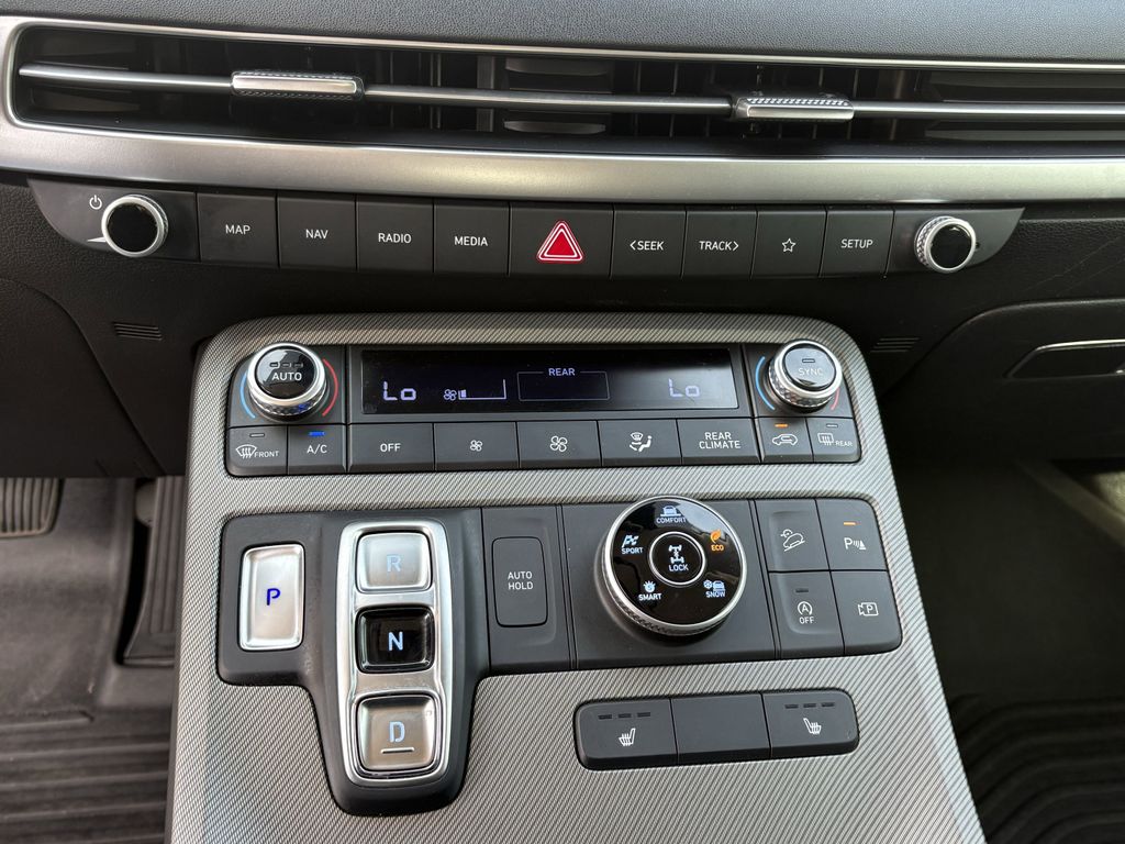 Used 2023 Hyper White Hyundai SEL image 21