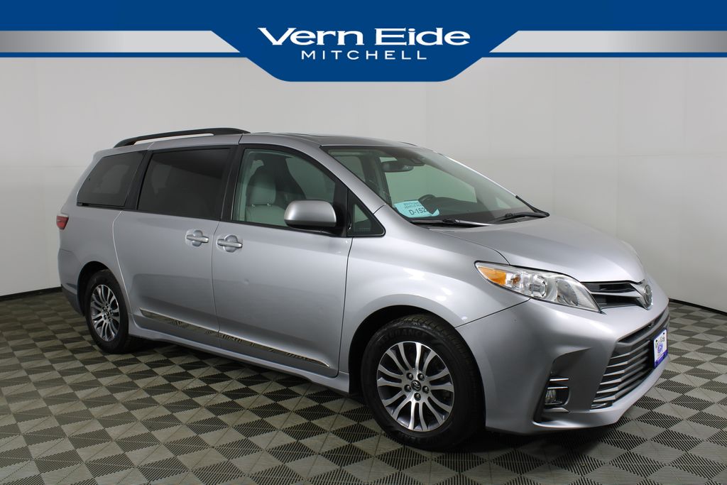 Used 2018 Toyota Sienna for sale in 