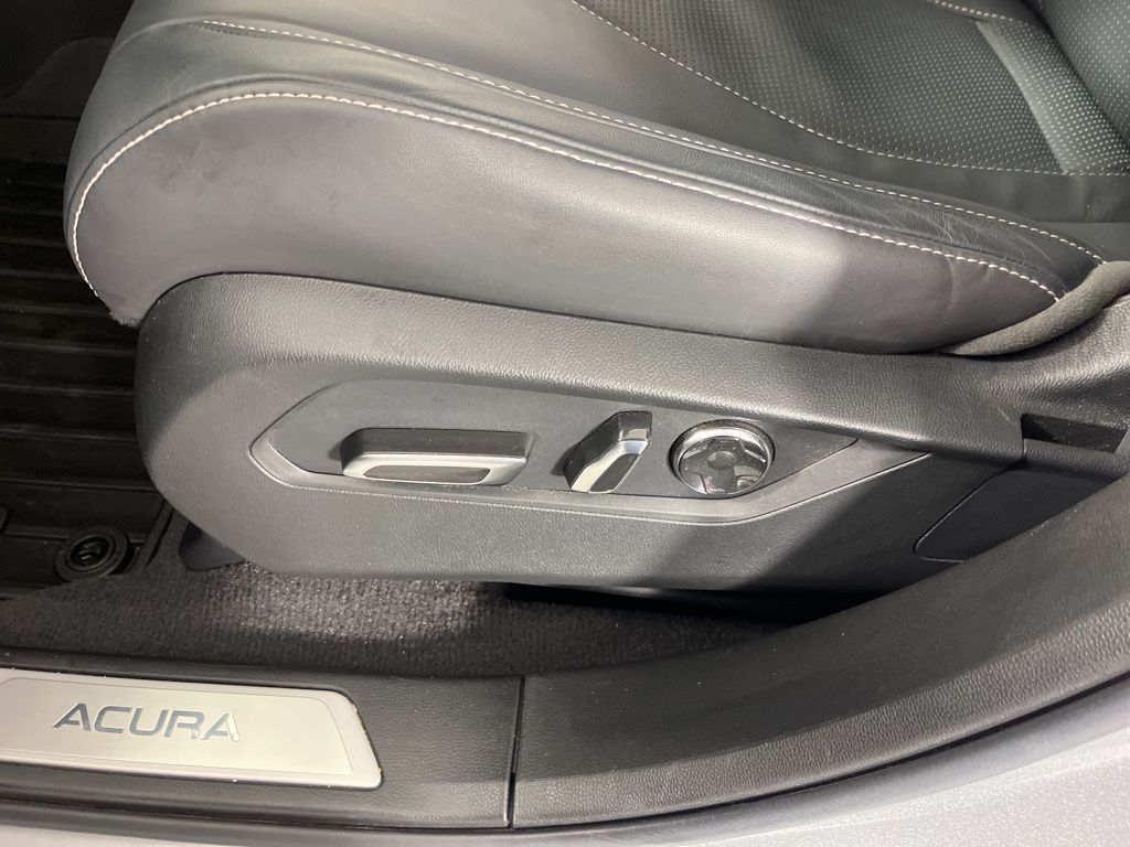 Thumbnail: 2025 Acura RDX - 25