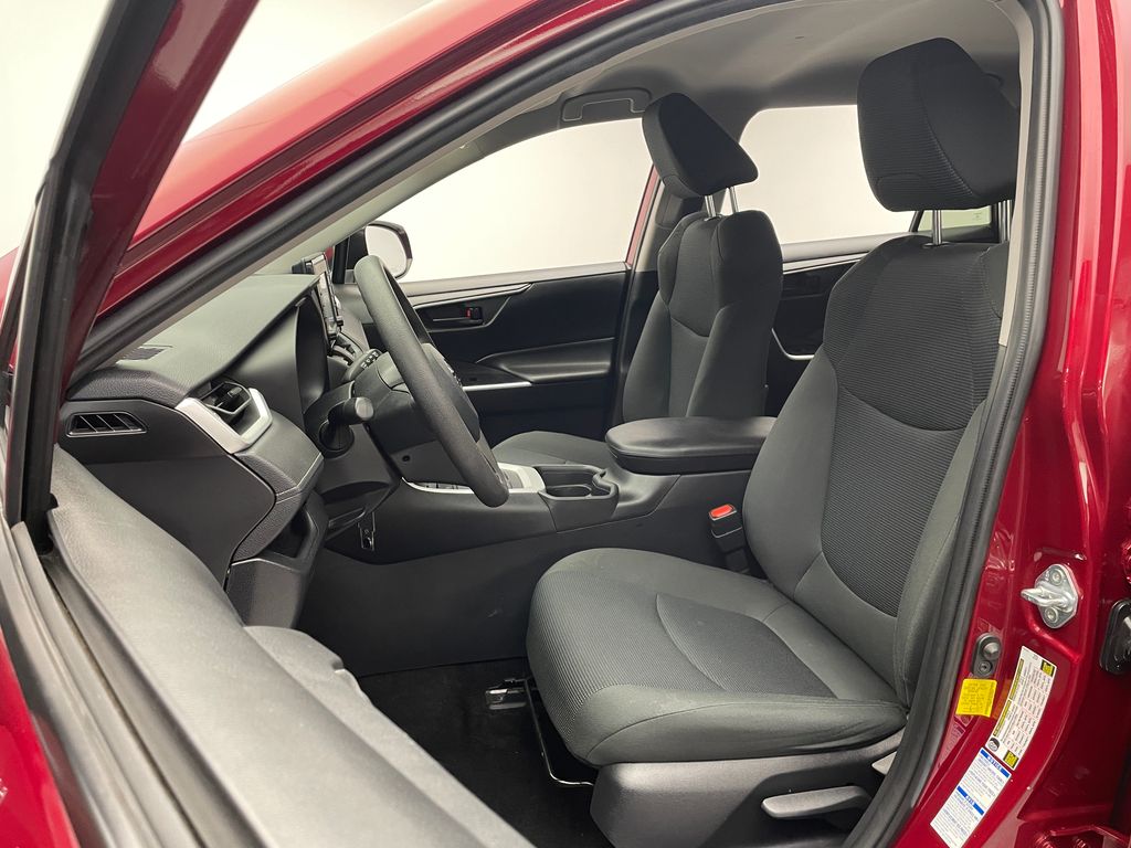 2021 Toyota RAV4 LE 13