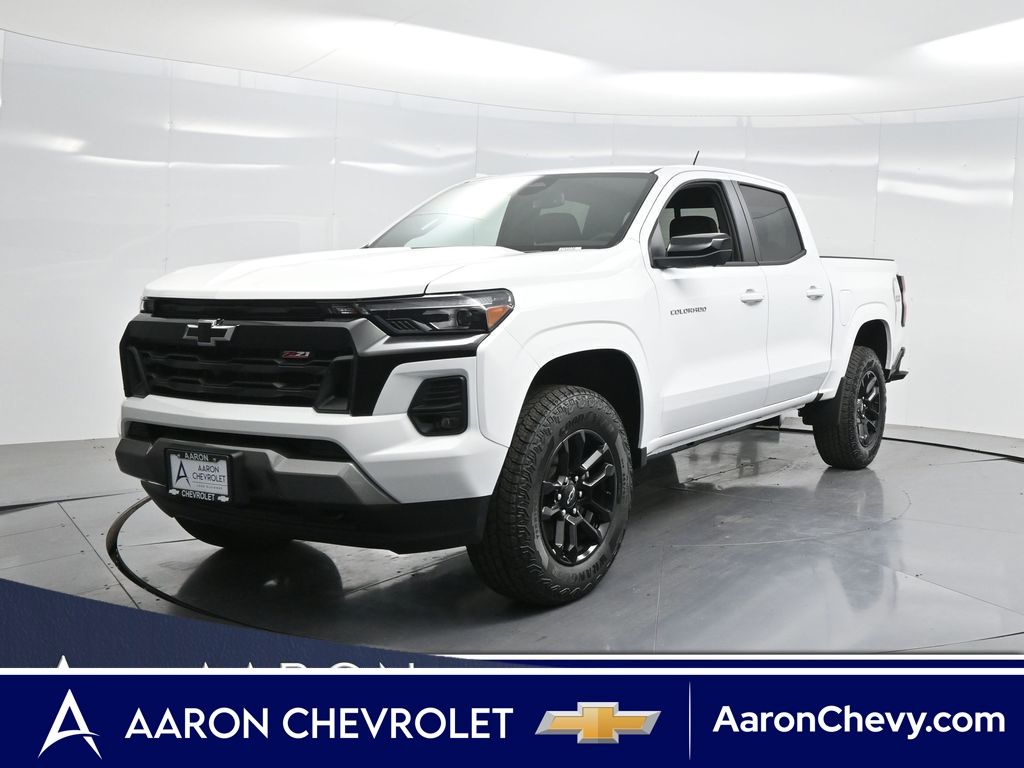 Summit White 2025 Chevrolet Colorado Pickup Truck Four-Wheel Drive 8-Speed Automatic