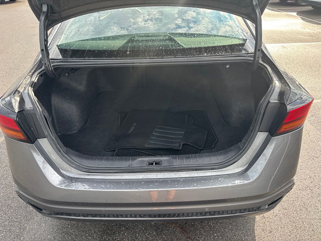 Used 2024 Nissan Altima Sedan