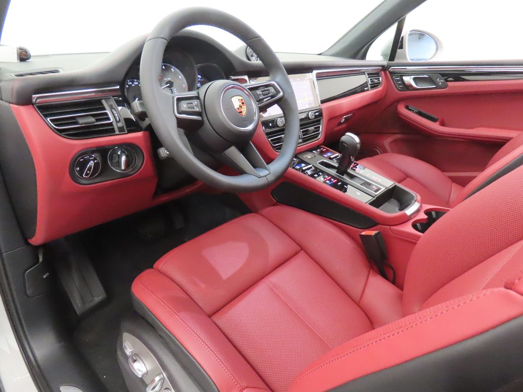 Thumbnail: 2026 Porsche Macan - 4