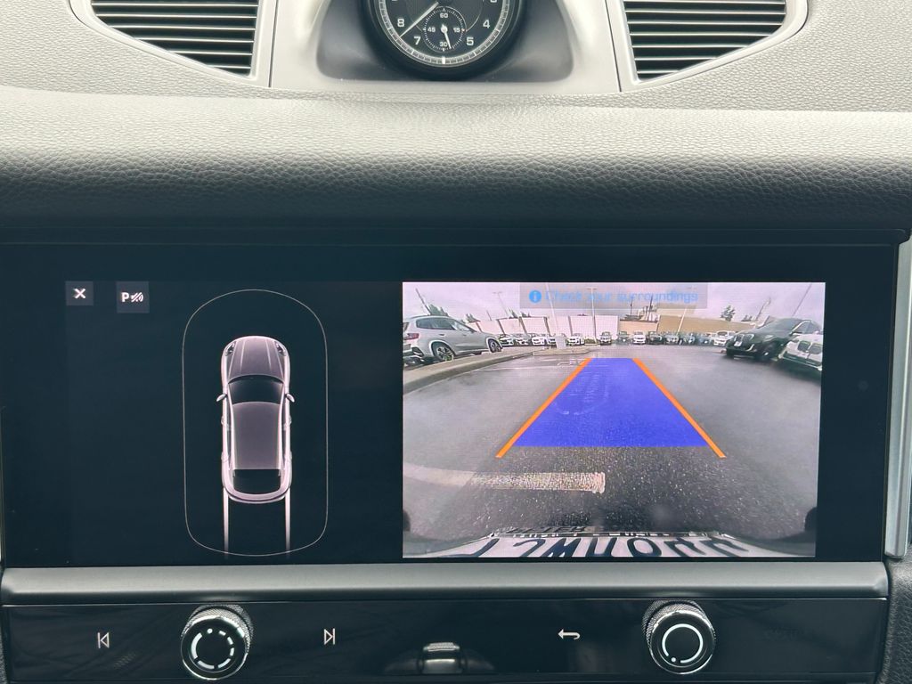 Thumbnail: 2023 Porsche Macan - 23