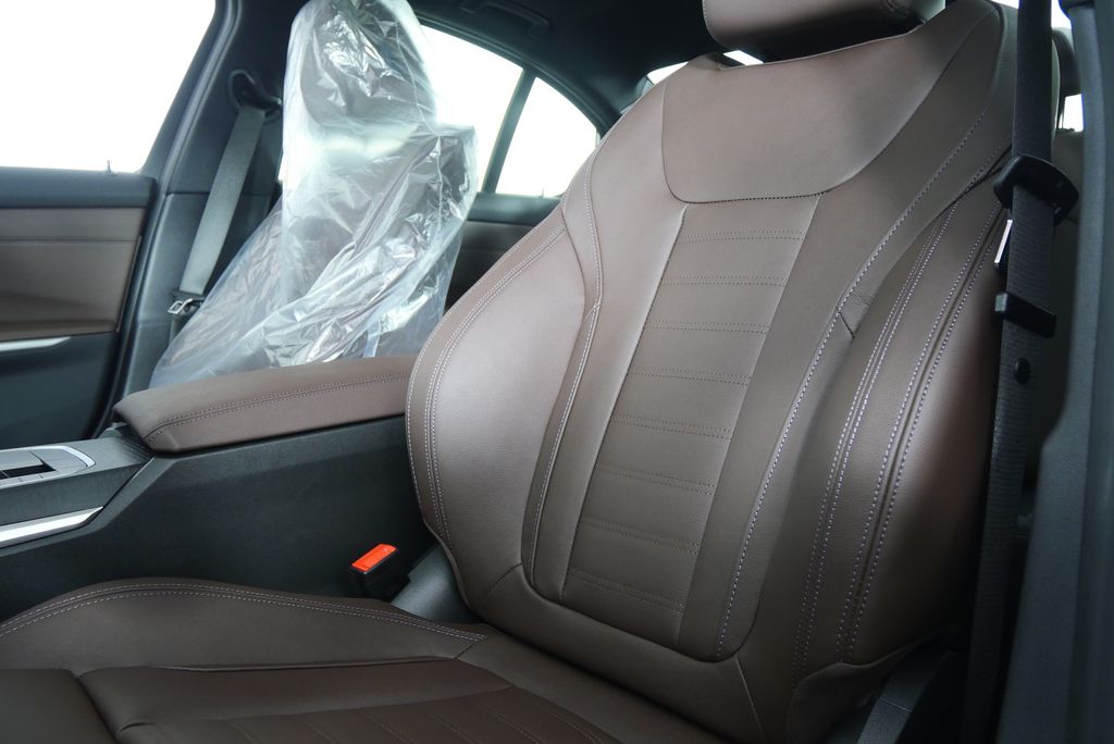 Thumbnail: 2025 BMW 3 Series - 11