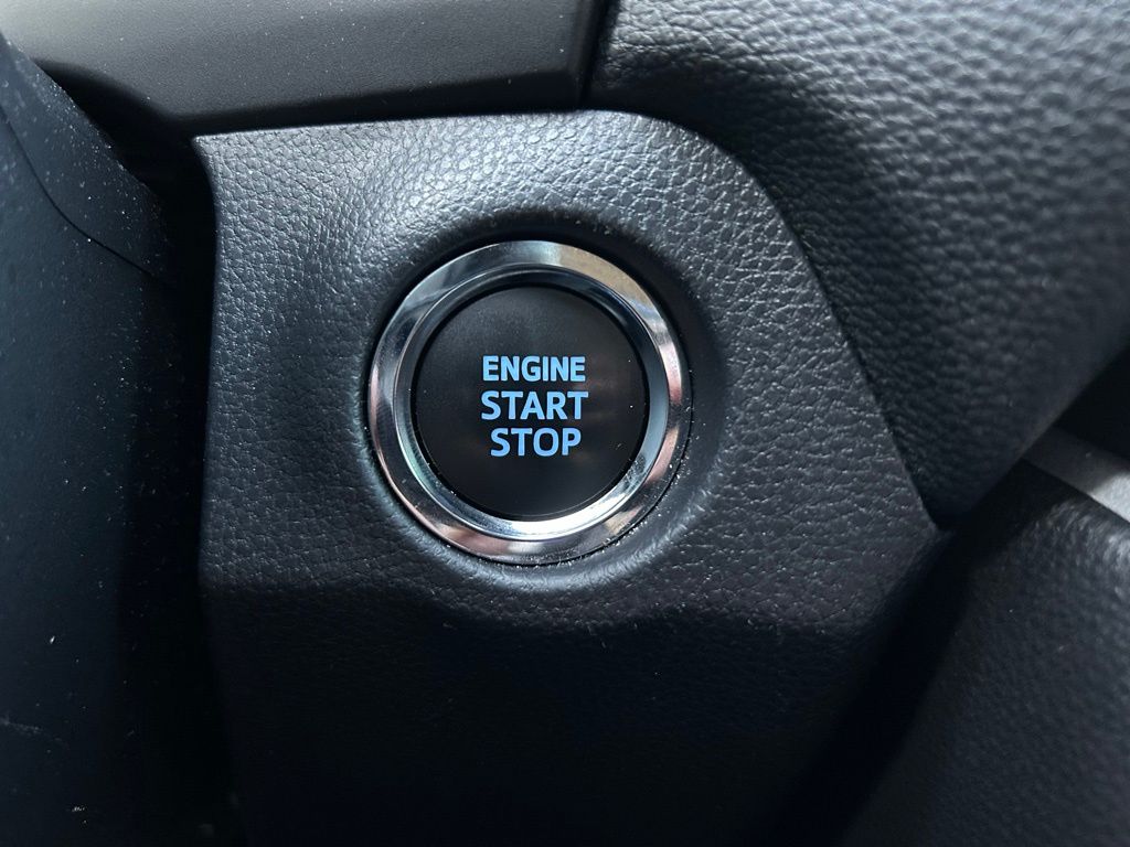 2022 Toyota RAV4 XLE Premium 28