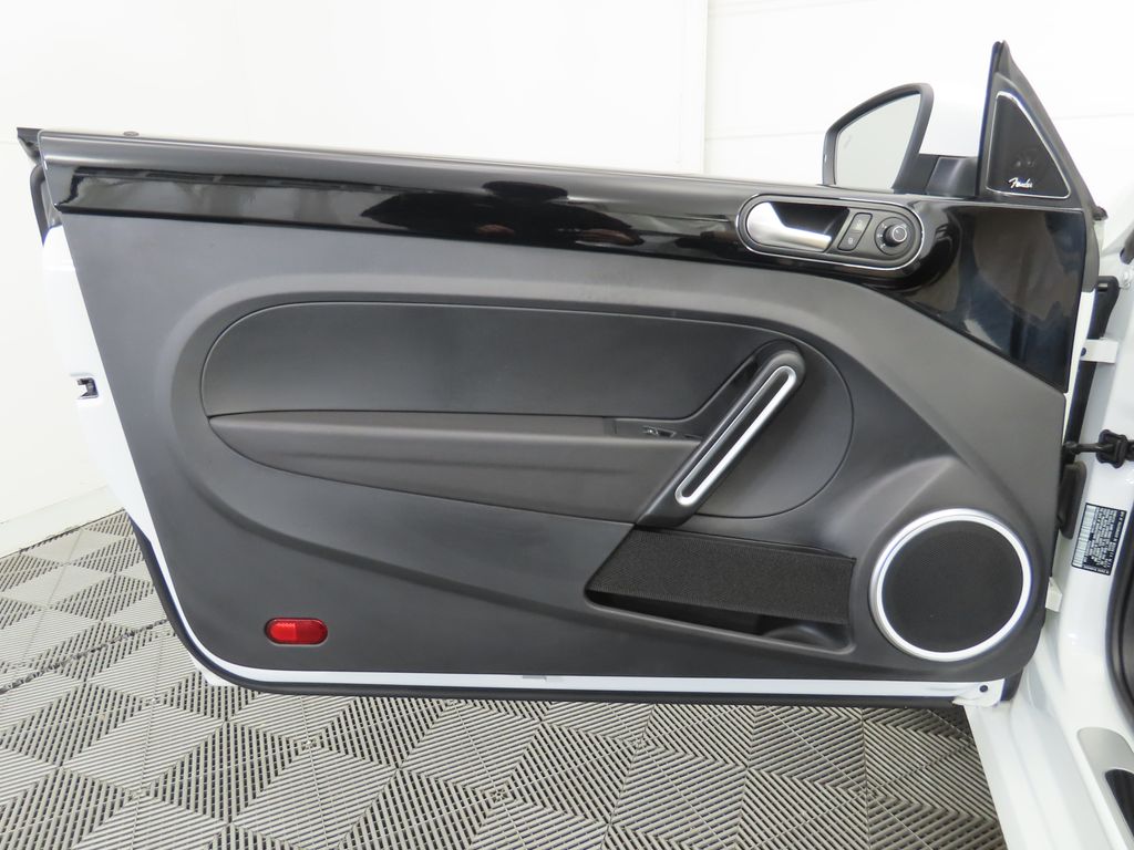 Thumbnail: 2019 Volkswagen Beetle - 29