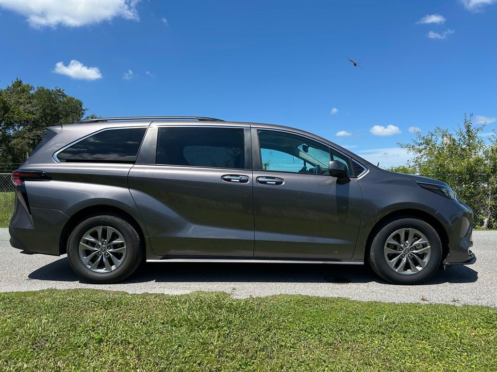 Thumbnail: 2024 Toyota Sienna - 6