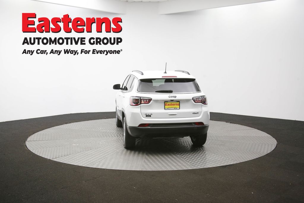 Used 2022 White Jeep Latitude image 64