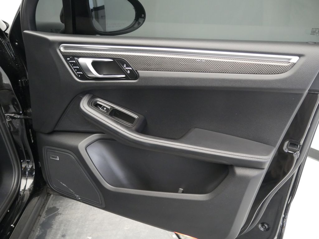 Thumbnail: 2023 Porsche Macan - 27