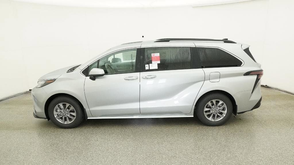 Thumbnail: 2025 Toyota Sienna - 28