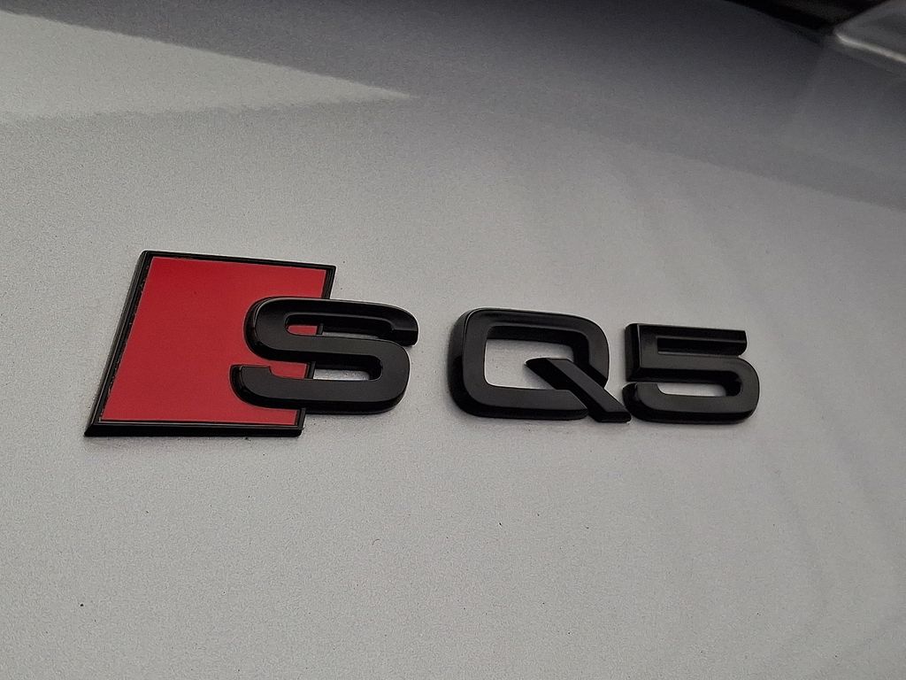 Thumbnail: 2023 Audi SQ5 - 32