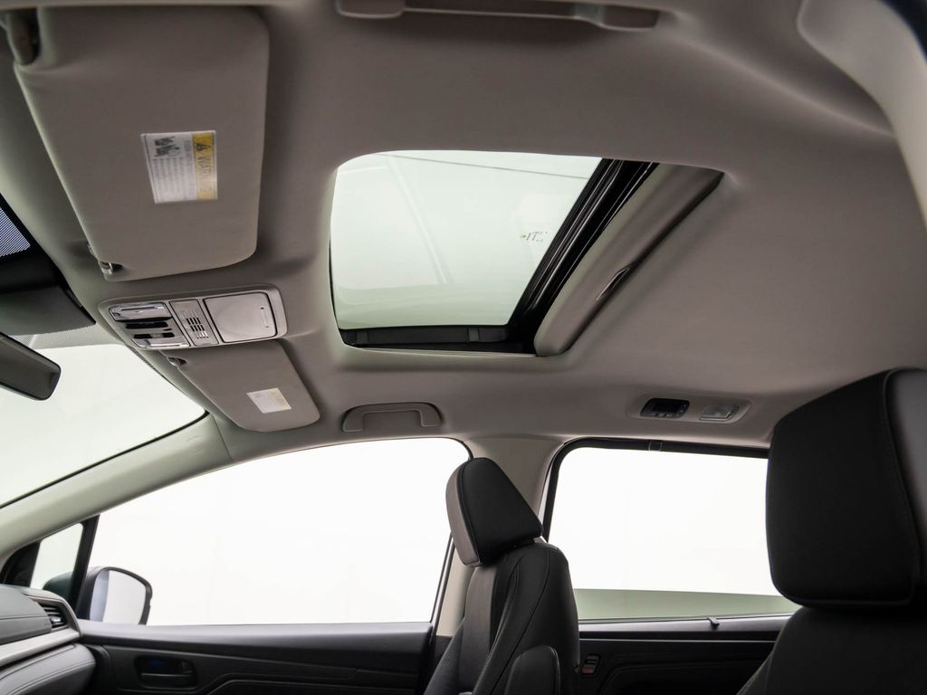 2026 Honda Odyssey EX-L - Photo 17