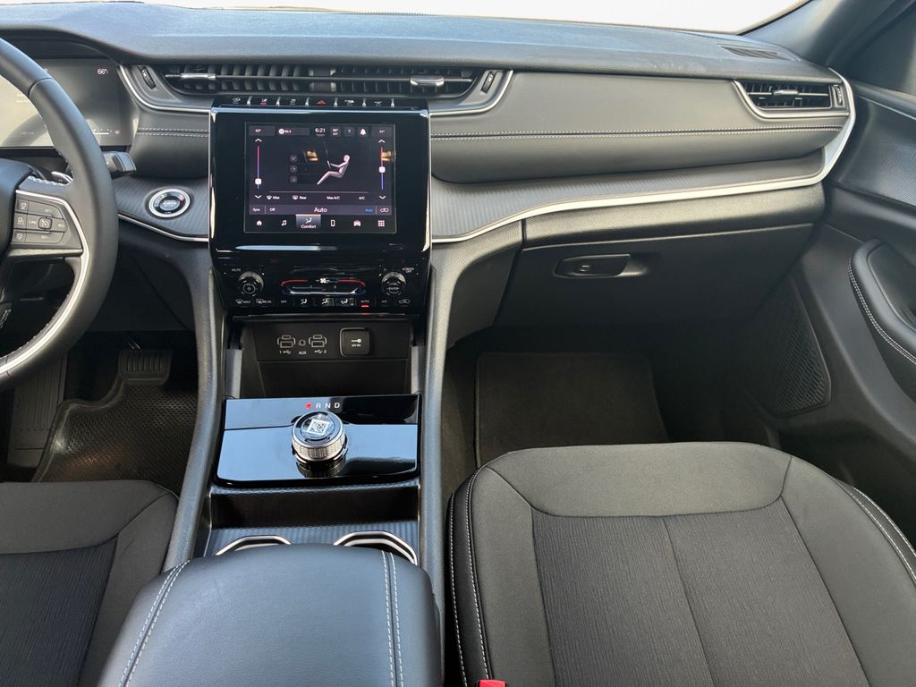 New Car 2025 Jeep Grand Cherokee  Laredo For Sale Under $35,000 In Austin, Texas