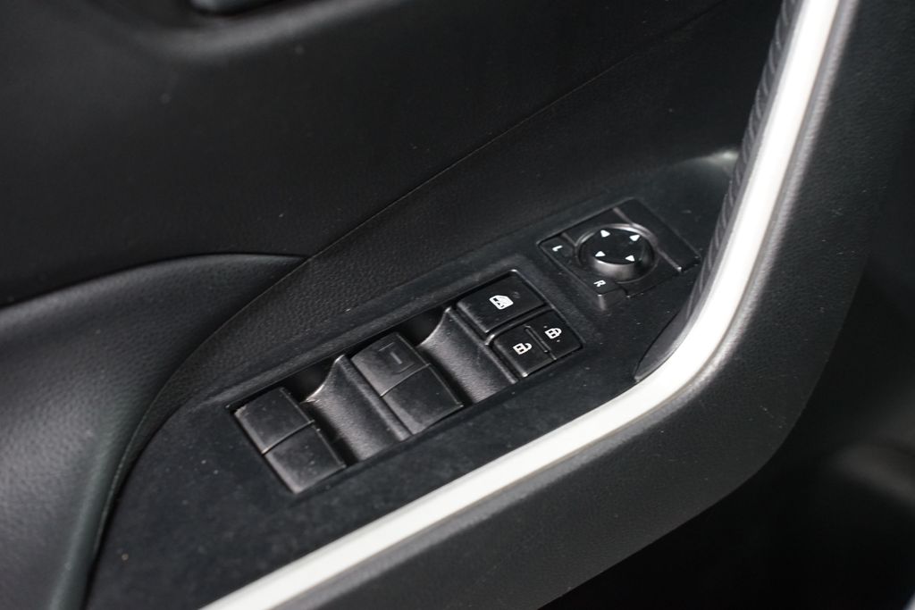 Thumbnail: 2021 Toyota RAV4 - 28