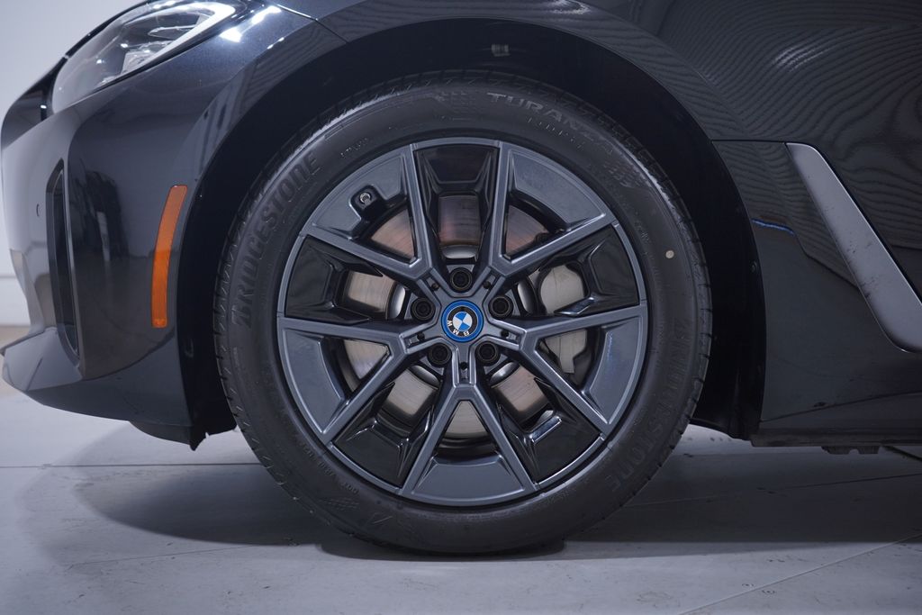 Thumbnail: 2023 BMW i4 - 2