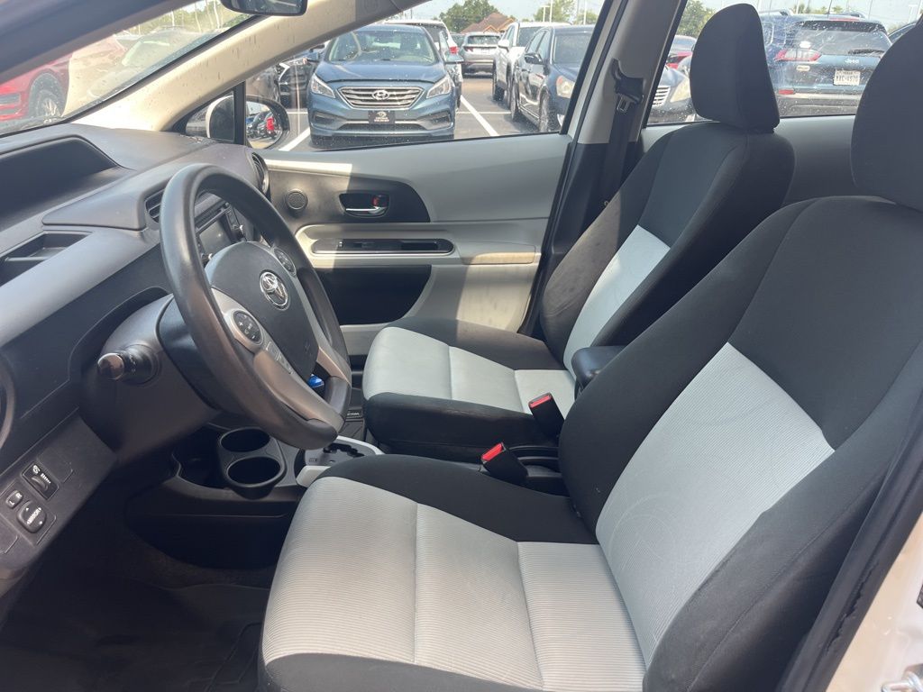 2014 Toyota Prius c Three 29