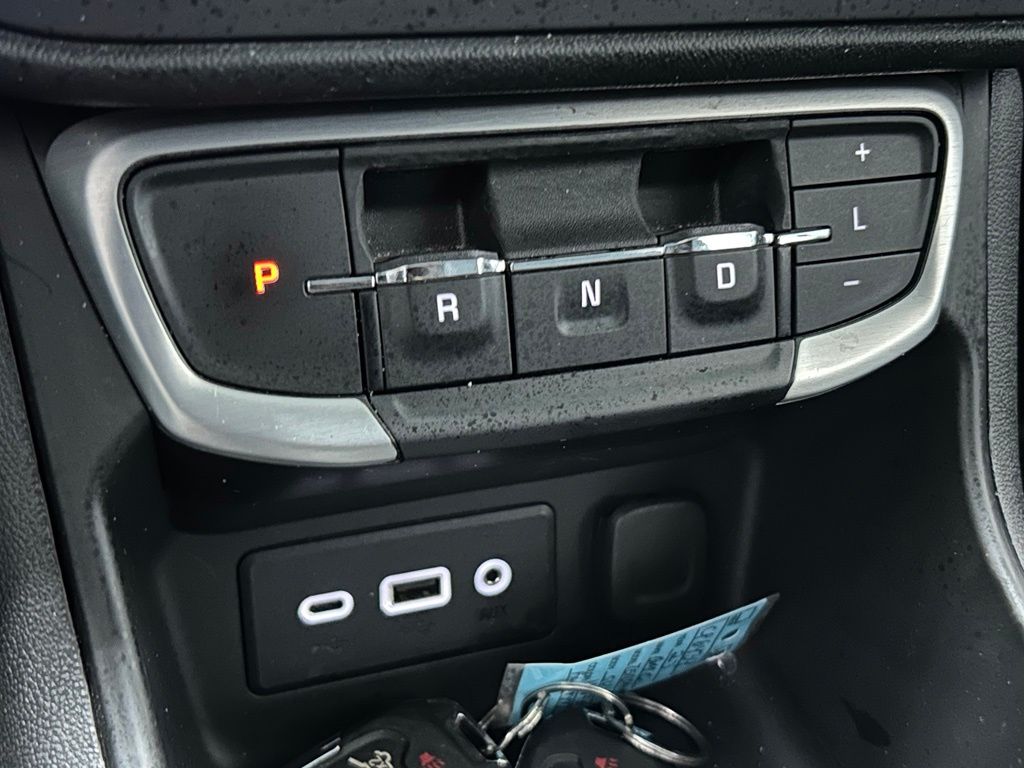 Used 2023 Summit White GMC SLE image 25