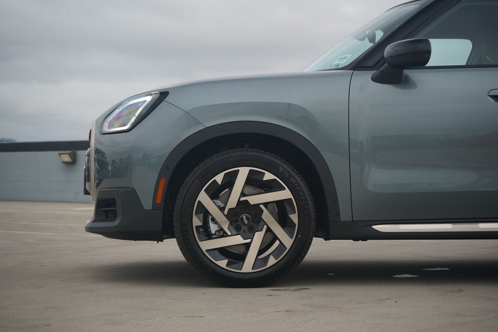 Thumbnail: 2027 MINI Cooper Countryman - 3