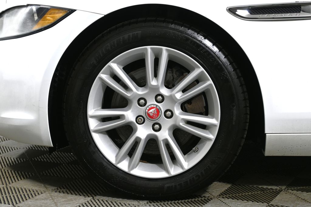 Thumbnail: 2018 Jaguar XE - 12