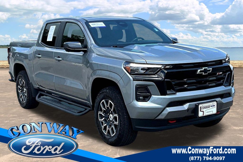 Sterling Gray Metallic 2025 Chevrolet Colorado Pickup Truck Four-Wheel Drive 8-Speed Automatic