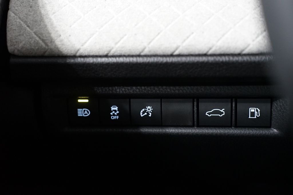 Thumbnail: 2025 Toyota Camry - 24