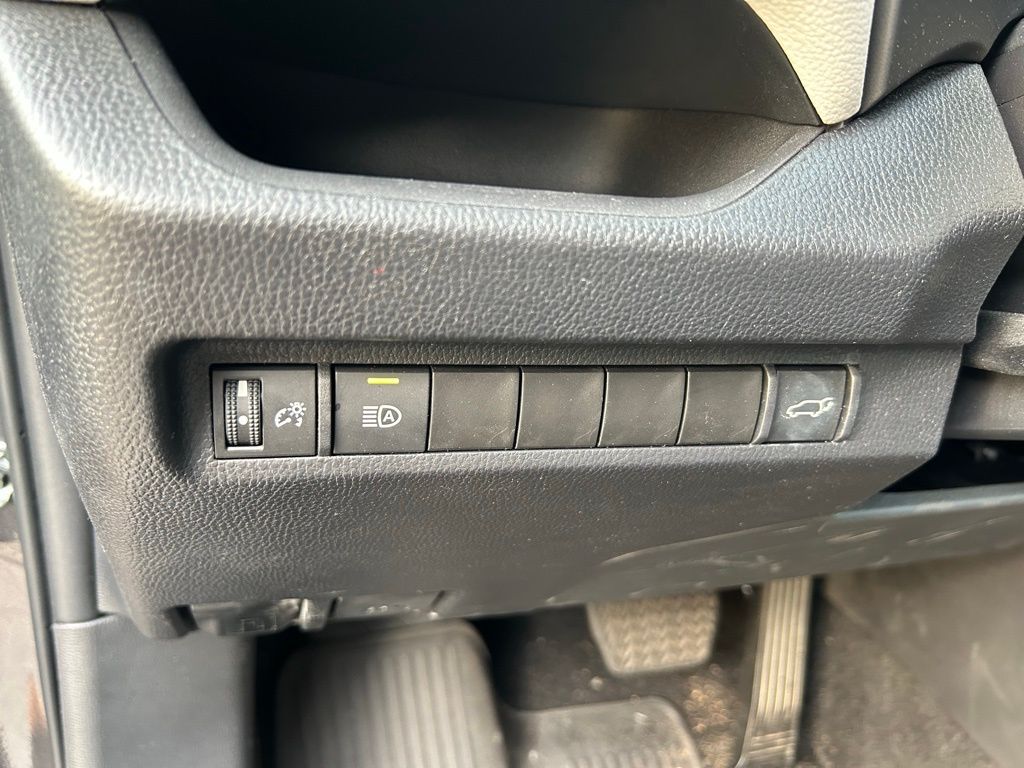 2024 Toyota RAV4 XLE Premium 18