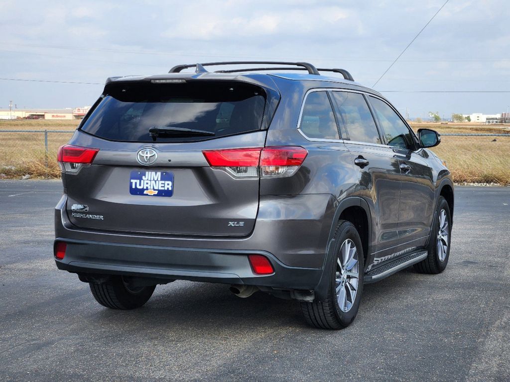 2017 Toyota Highlander XLE 6