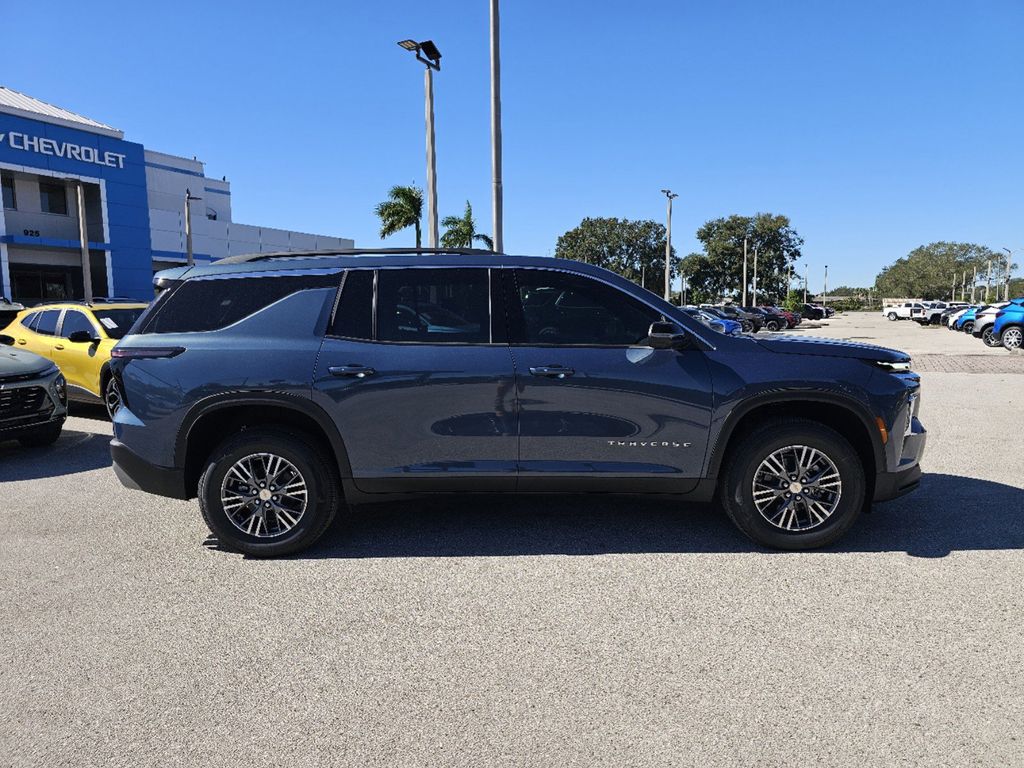 2024 Chevrolet Traverse LT 2