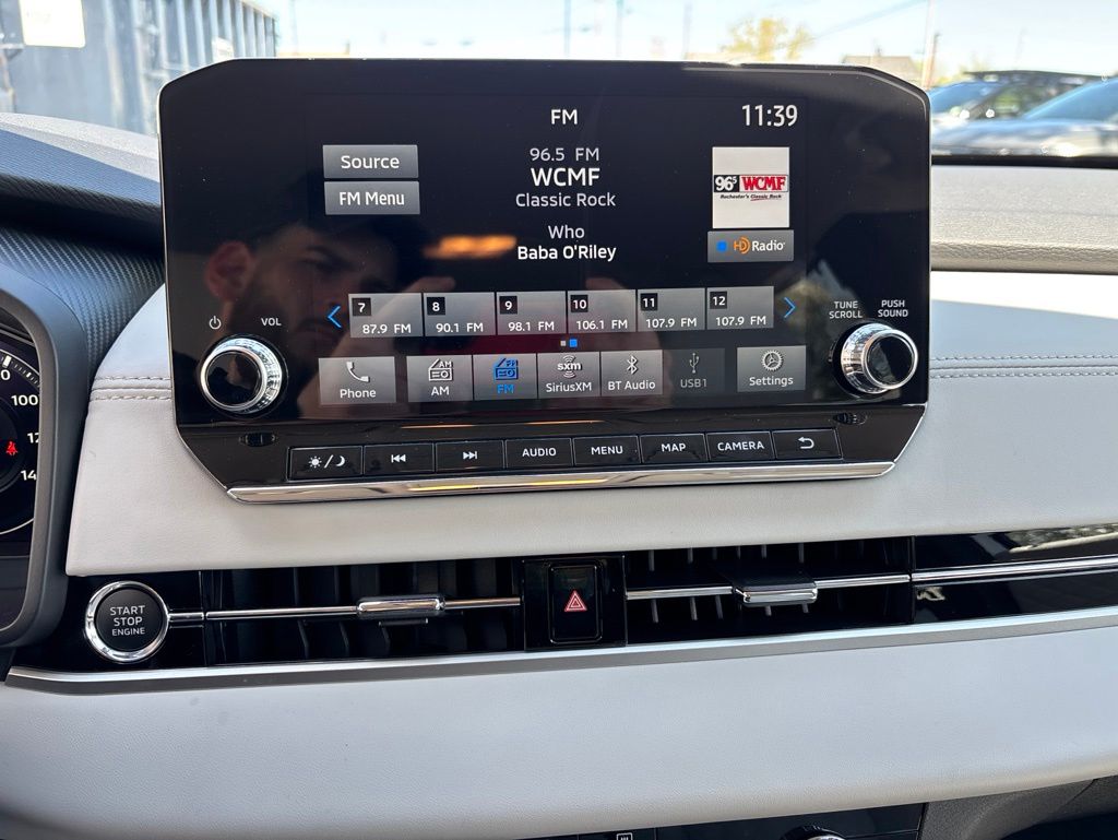 Certified Used 2024 Silver Mitsubishi SEL image 20
