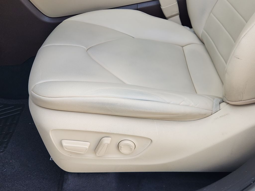 2022 Toyota Highlander Hybrid XLE Beige at Toyota of Victoria