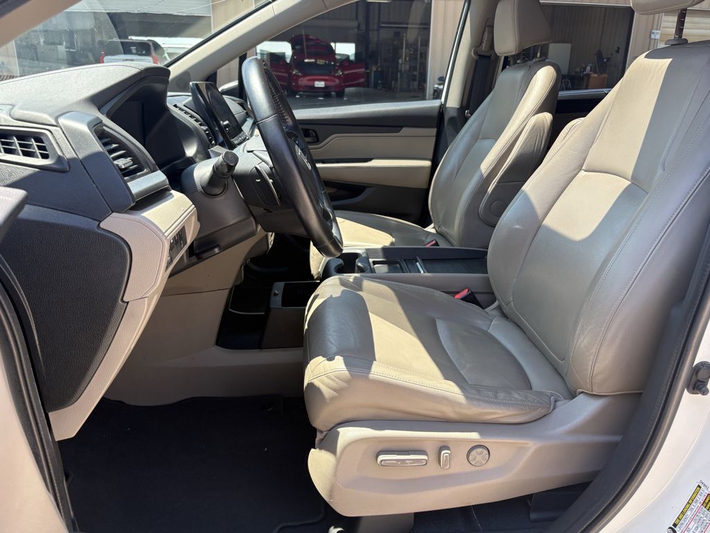 2018 Honda Odyssey EX-L White at Community Honda